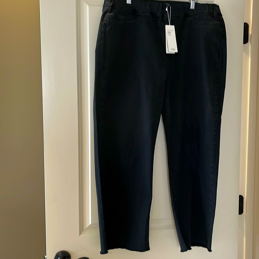 Eileen Fisher Black Ankle Jean.  Large.  NWT
